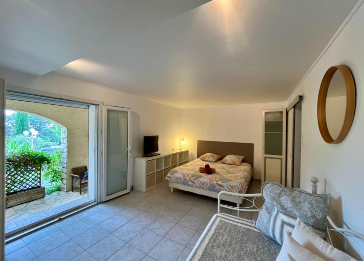 Les Gites Du Mas Des Cigales Nimes Exterior photo
