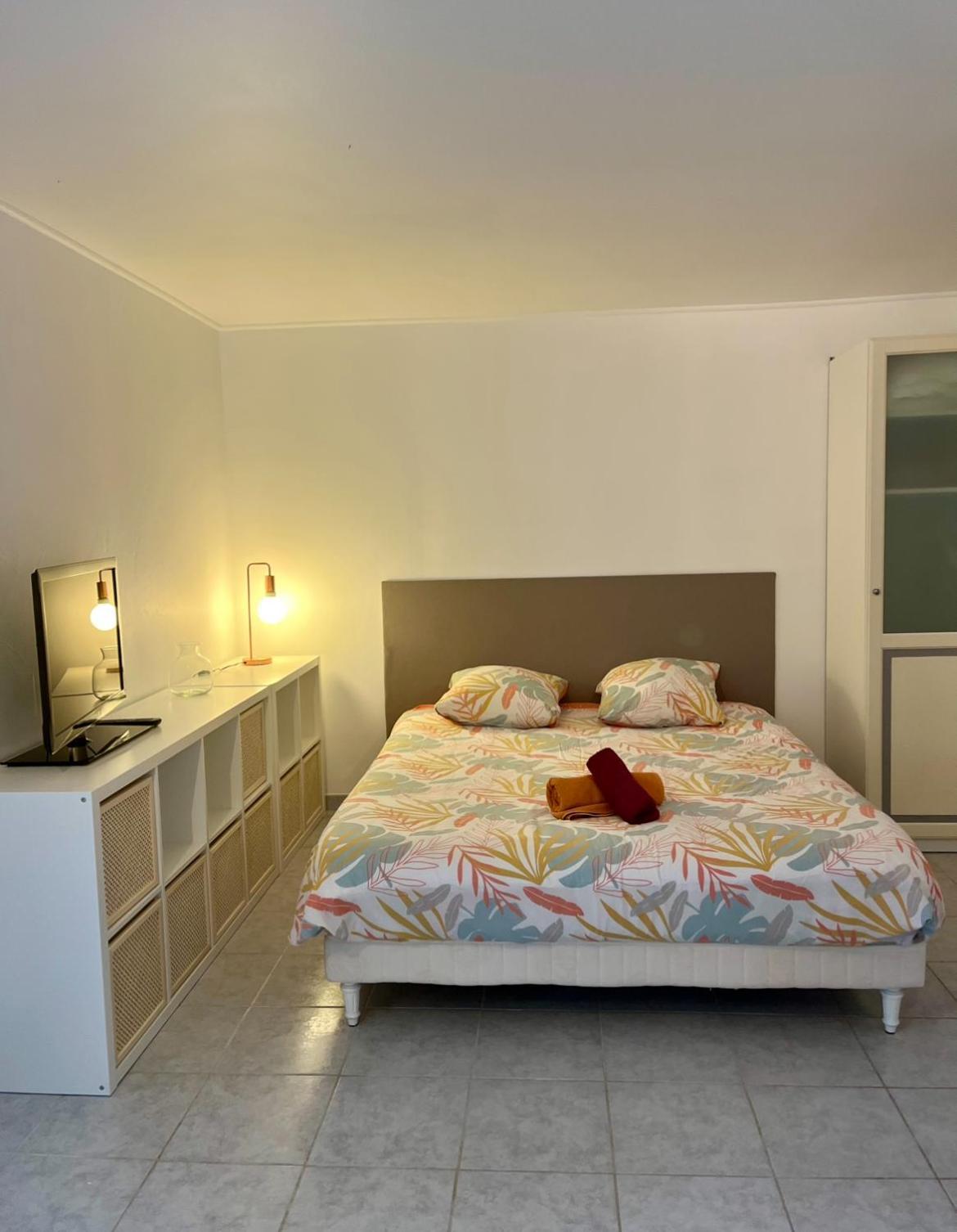 Les Gites Du Mas Des Cigales Nimes Exterior photo